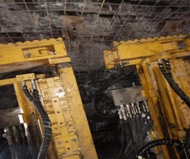 冲击击式煤矿用机载锚杆钻机在丰阳煤矿下井施工（TBM）