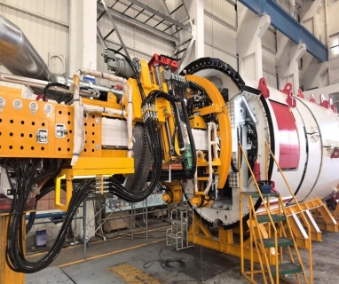 冲击式锚杆钻机在盾构机上装机使用